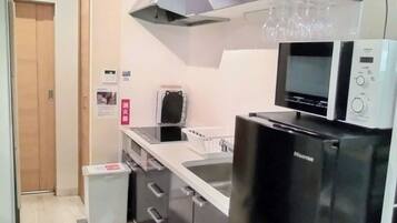 Fridge, microwave, stovetop, cookware/dishes/utensils