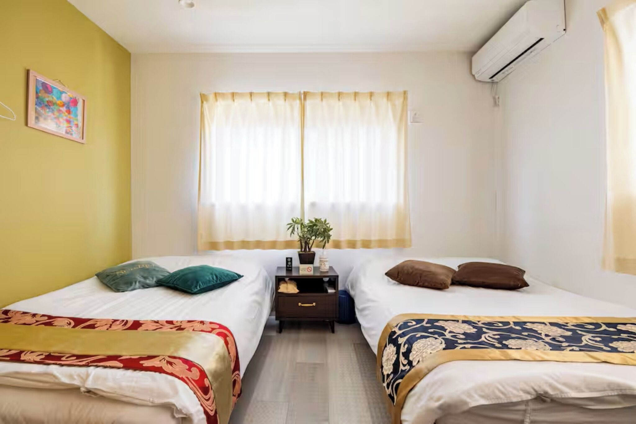 4 bedrooms, desk, iron/ironing board, free WiFi