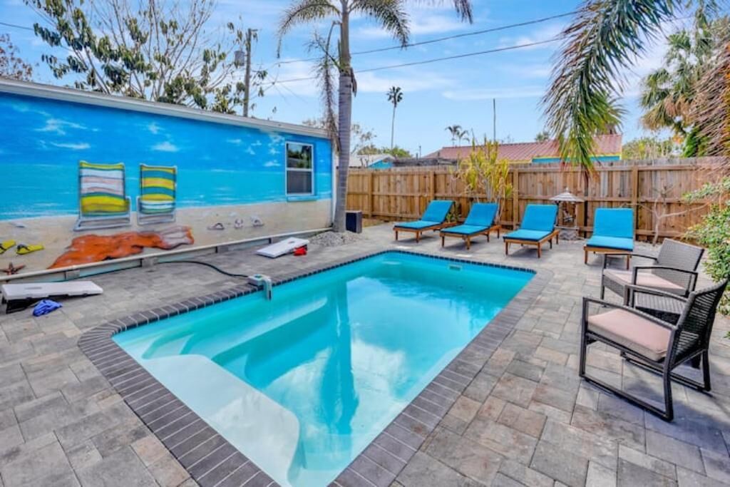 Heated Private Pool + New Decor + 6 Min Walk to Beach + Quiet Neighborhood!