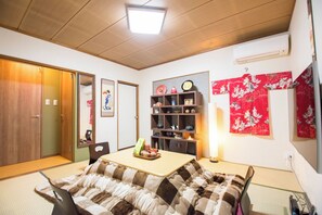 4 bedrooms, iron/ironing board, free WiFi, bed sheets
