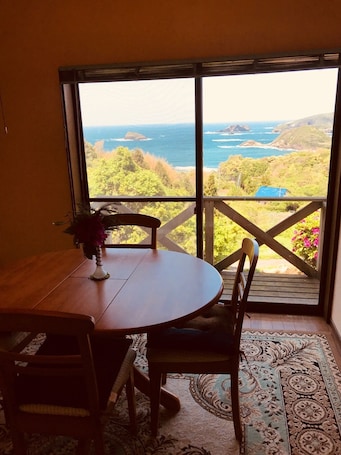 Dining. Cottage for 8 people / Matsue Shimane