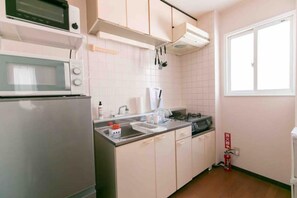 Fridge, microwave, stovetop, cookware/dishes/utensils