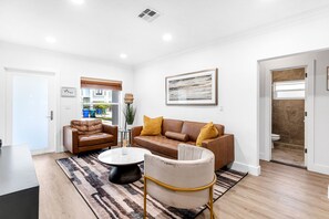 Living area - Magnificent Tropical Pool House Miami Coconut Grove - Stunning Backyard (Miami)