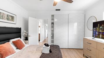 3 bedrooms, iron/ironing board, WiFi, bed sheets