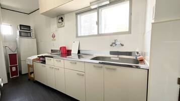 Fridge, microwave, stovetop, cookware/dishes/utensils