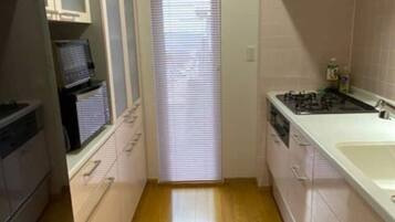 Fridge, microwave, stovetop, cookware/dishes/utensils