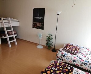 2 chambres, bureau, accès au Wi-Fi (inclus), literie fournie