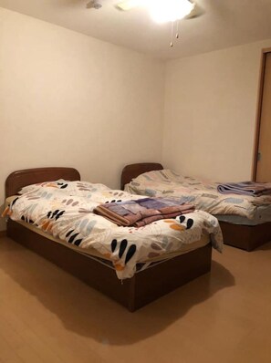 2 bedrooms, desk, free WiFi, bed sheets