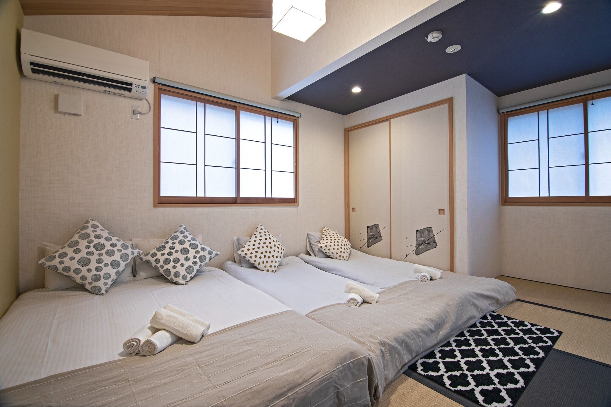 1 室のベッドルーム、デスク、WiFi (無料)、ベッドシーツ