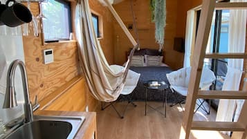 1 bedroom, desk, free WiFi, bed sheets