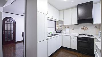 Fridge, microwave, cookware/dishes/utensils