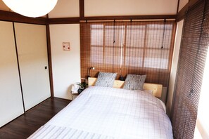 1 bedroom, desk, free WiFi, bed sheets