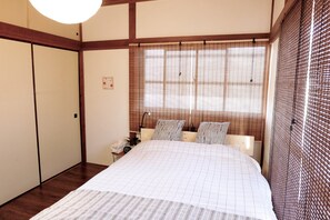 1 bedroom, desk, free WiFi, bed sheets
