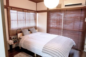 1 bedroom, desk, free WiFi, bed sheets