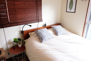 1 bedroom, desk, free WiFi, bed sheets