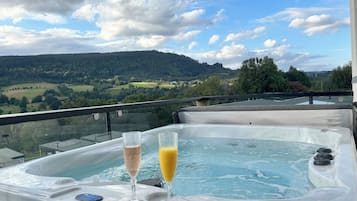 Cottage | Bathtub spa outdoor