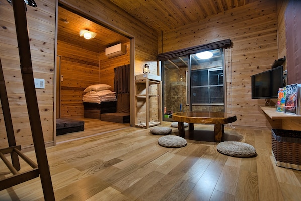 4 bedrooms, desk, free WiFi, bed sheets - Whole rental villa Anbo area with convenient acc / Kumagegun Kagoshima (Kumagegun)