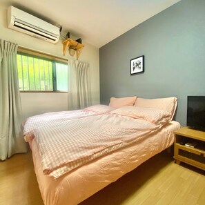 1 bedroom, desk, free WiFi, bed sheets