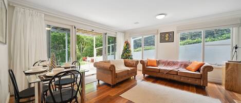 Älytelevisio, kirjoja