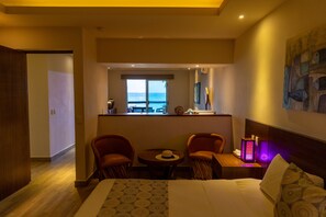 デラックス ダブルルーム オーシャンビュー | 客室ごとに異なるインテリア、WiFi (無料)、ベッドシーツ