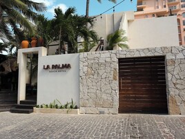 Fachada de la propiedad