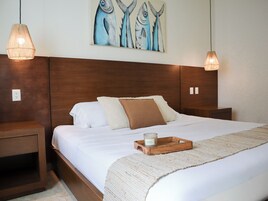 Muebles diferentes, wifi gratis y ropa de cama 