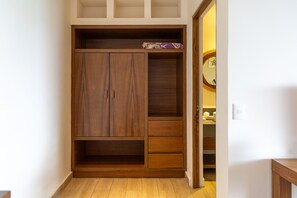 普通雙人房, 陽台 | 衣櫃