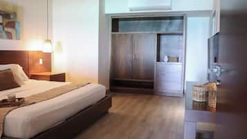 Deluxe Double Room, Ocean View | Individually furnished, free WiFi, bed sheets