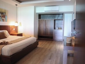 Habitación doble Deluxe, vista al océano | Muebles diferentes, wifi gratis y ropa de cama 