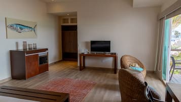 Junior Double Room, Balcony | Individually furnished, free WiFi, bed sheets