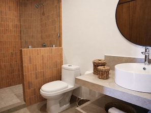 Double Room, Pool View | Bathroom | Shower, rainfall showerhead, hair dryer, towels - La Palma Beachfront Hotel Boutique (Cancun)
