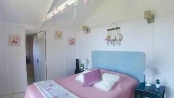 1 slaapkamer, een strijkplank/strijkijzer, wifi, beddengoed