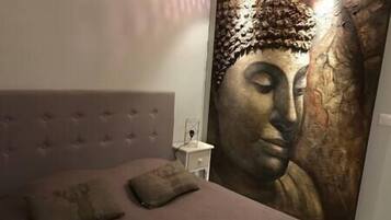 1 slaapkamer, een strijkplank/strijkijzer, wifi, beddengoed