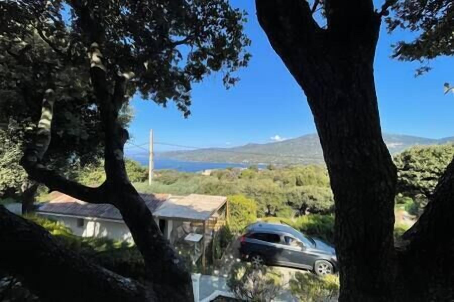 Parkplätze auf dem Gelände