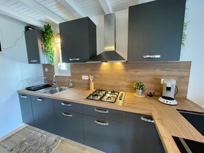 Fridge, microwave, coffee/tea maker, toaster - Maison Individuelle vue mer n°8 (Viggianello)