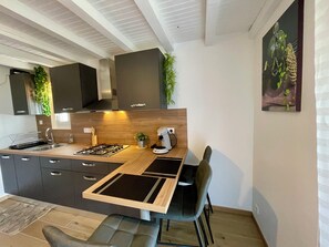 Fridge, microwave, coffee/tea maker, toaster - Maison Individuelle vue mer n°8 (Viggianello)