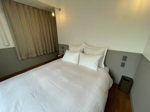 1 quarto, escrivaninha, ferros/tábuas de passar roupa, Wi-Fi de cortesia