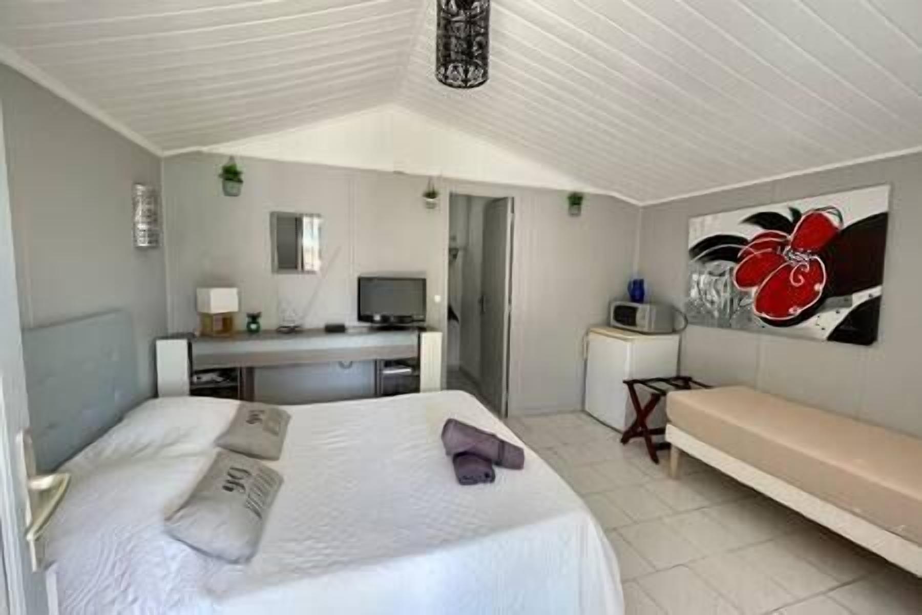 1 habitación, tabla de planchar con plancha, wifi y ropa de cama 