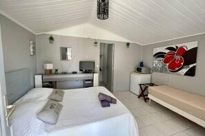 1 slaapkamer, een strijkplank/strijkijzer, wifi, beddengoed