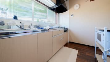 Fridge, microwave, stovetop, cookware/dishes/utensils