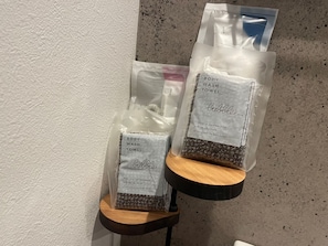 Sèche-cheveux, serviettes fournies