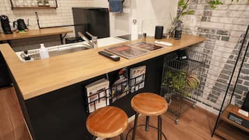 Fridge, microwave, stovetop, cookware/dishes/utensils