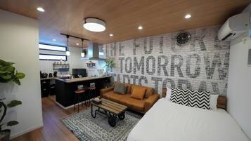 1 habitación, escritorio, wifi gratis y ropa de cama
