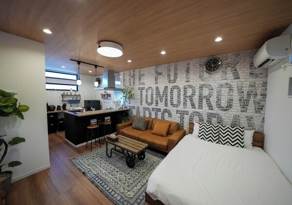 1 soverom, skrivebord, wi-fi (inkludert) og sengetøy