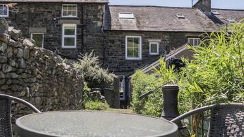 Cottage | Outdoor dining