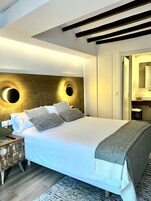 Chardonnay | Egyptian cotton sheets, premium bedding, in-room safe