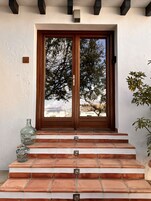 Chardonnay | Egyptian cotton sheets, premium bedding, in-room safe