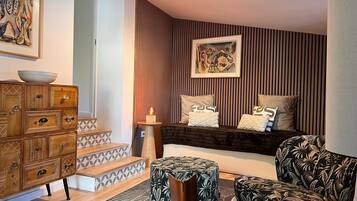 Deluxe suite | Lakens van Egyptisch katoen, luxe beddengoed, een kluis op de kamer