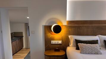 1 bedroom, Egyptian cotton sheets, premium bedding, in-room safe