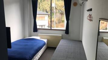 1 bedroom, desk, free WiFi, bed sheets